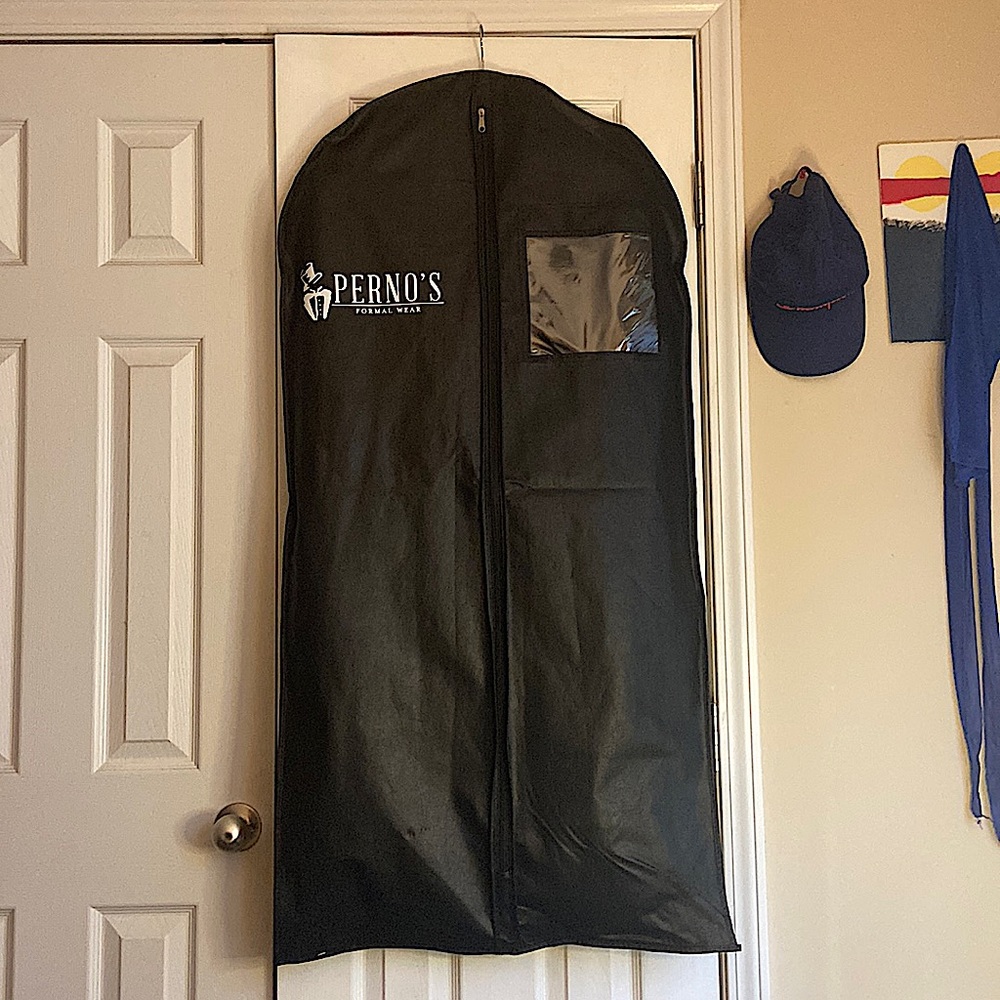 Never worn full suit (regular fit) 46R jacket and 40R pants. Burgundy. With tags